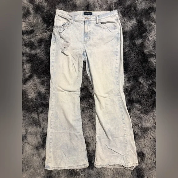 Light Wash Women's Flare Jeans - Unbranded - Picture 2 of 5